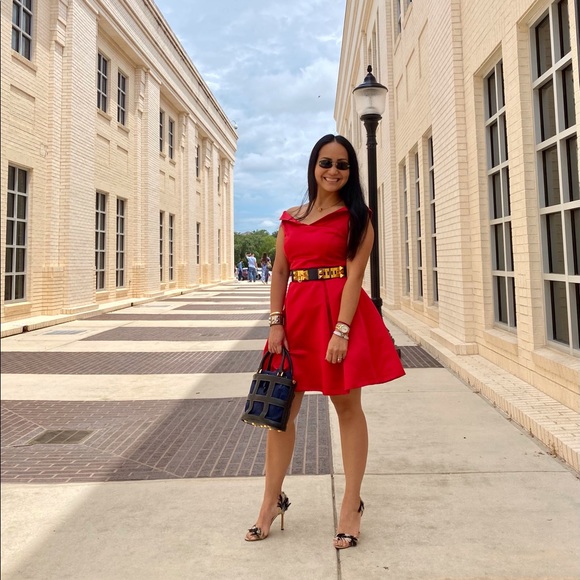 Meet your Posher, Jasmine. Fashionista since birth - Picture 3 of 16